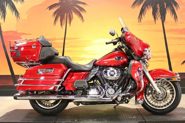 2012 Harley-Davidson® FLHTCU - Electra Glide® Ultra Classic — front three-quarter view