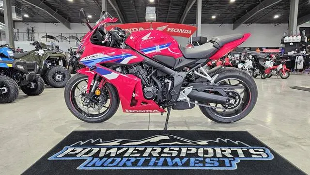 2026 Honda® CBR650R E-Clutch — front three-quarter view