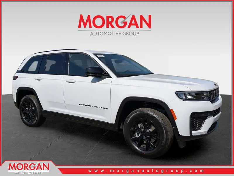 2026 Jeep Grand Cherokee Laredo Altitude in White/off-white — front three-quarter view