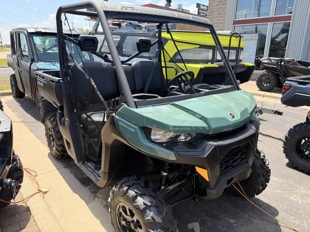 2026 Can-Am® Defender DPS HD10 — front three-quarter view