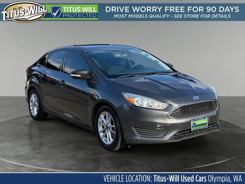 2015 Ford Focus SE in Magnetic — front three-quarter view