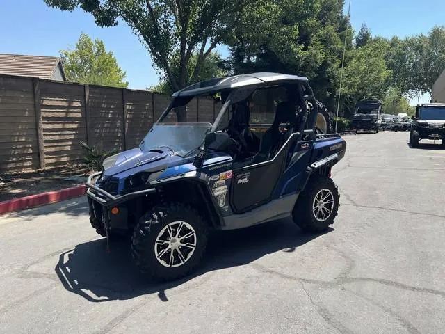 2012 Can-Am® Commander™ Limited 1000 — front three-quarter view