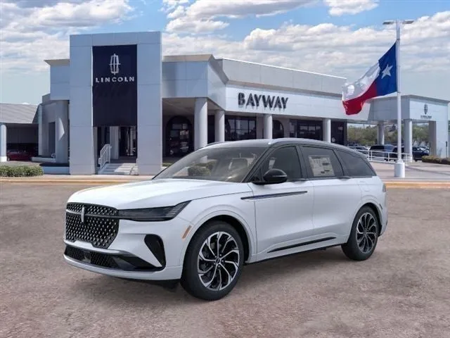 2026 Lincoln Nautilus Reserve in White Platinum Clearcoat Metallic — front three-quarter view