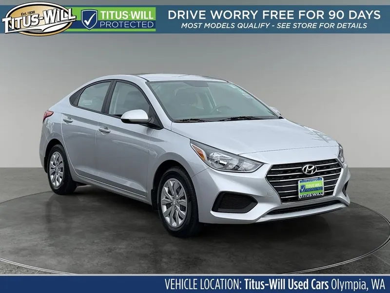2021 Hyundai Accent SE in Olympus Silver Metallic — front three-quarter view