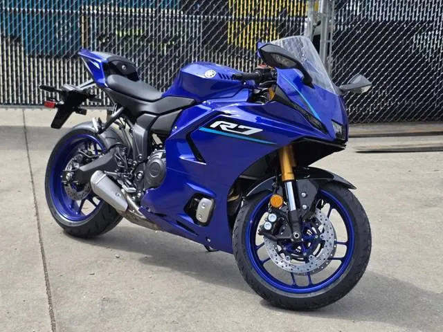 2026 Yamaha YZF-R7 — front three-quarter view