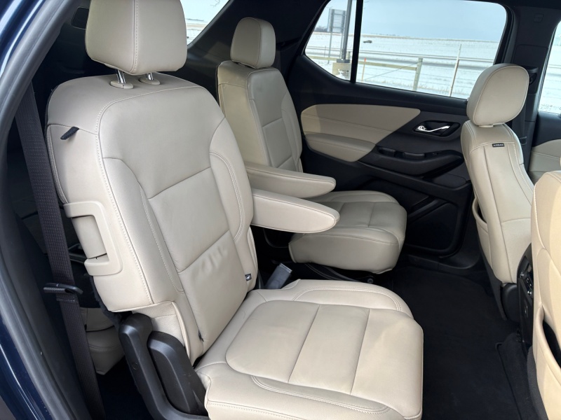 2022 Chevrolet Traverse — photo 12 view