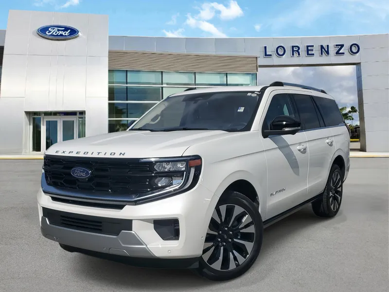 2025 Ford Expedition Platinum 4WD in Star White Metallic Tri-Coat — front three-quarter view