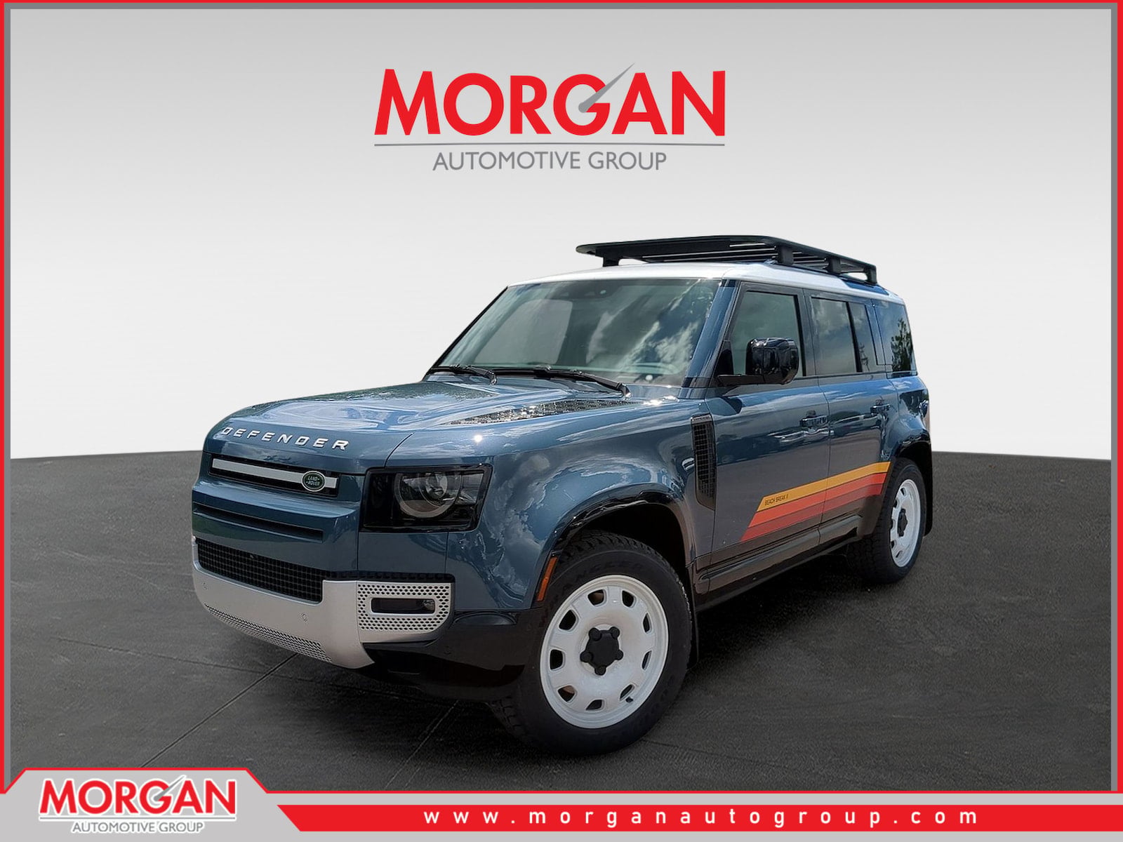 2022 Land Rover Discovery S R-Dynamic — front three-quarter view