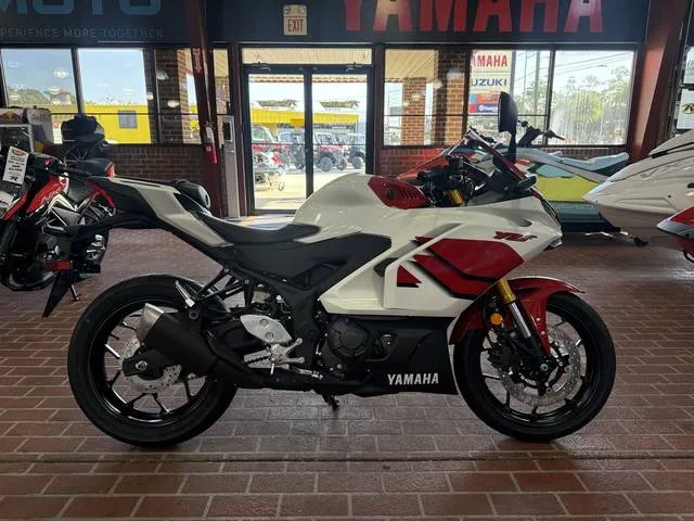 2026 Yamaha YZF-R3 — front three-quarter view