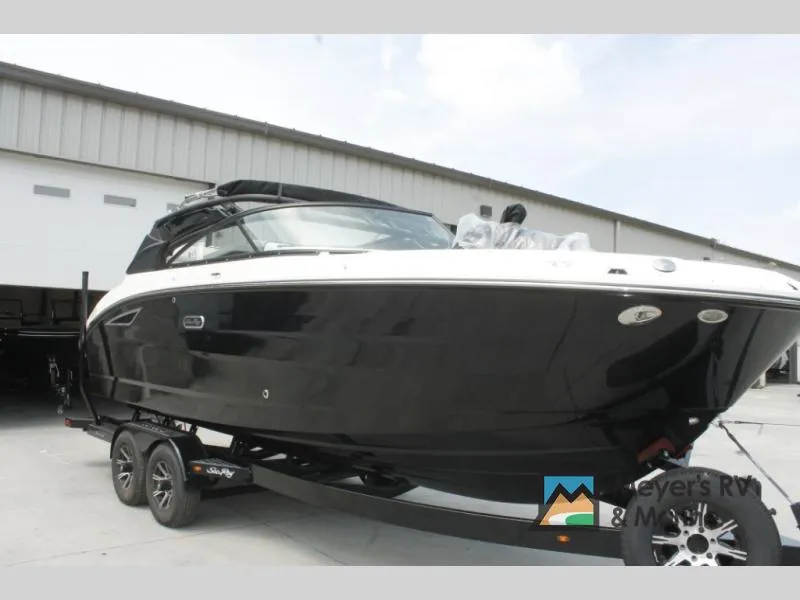 2025 Sea Ray SDX 250 Surf — front three-quarter view