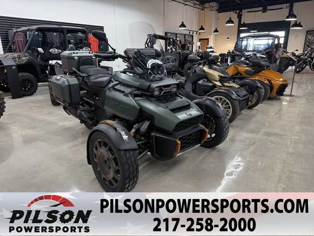 2025 Can-Am® Canyon Redrock — front three-quarter view