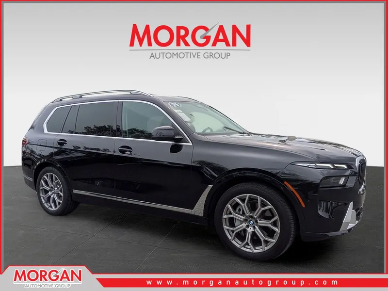 2025 BMW X7 xDrive40i in Black — front three-quarter view