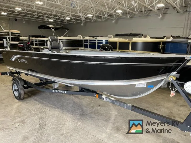 2026 Lund Fury 1600 — front three-quarter view