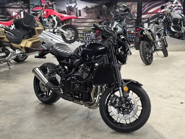 2026 Kawasaki Z900RS — front three-quarter view