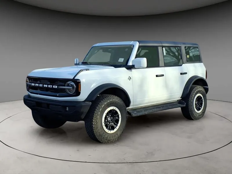 2026 Ford Bronco Outer Banks in Oxford White — front three-quarter view