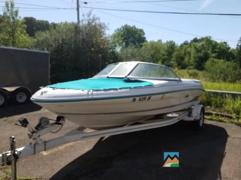 1996 Sea Ray SEARAY 175 — front three-quarter view