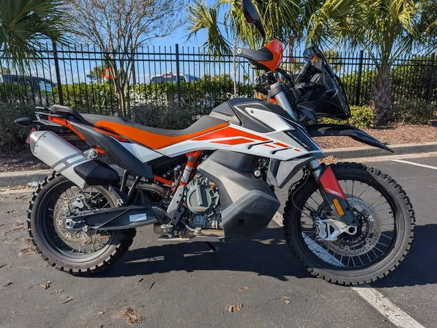 2019 KTM 790 Adventure R — front three-quarter view