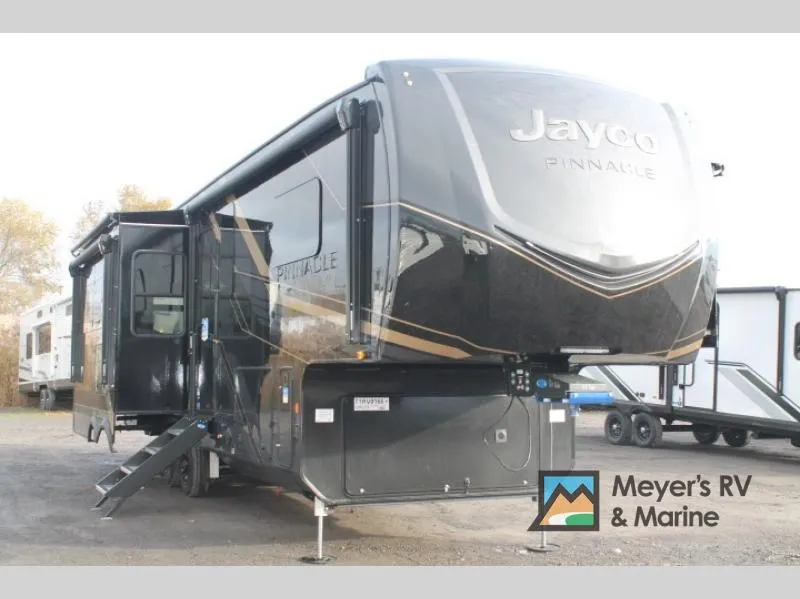 2026 Jayco Pinnacle 32RLTS — front three-quarter view