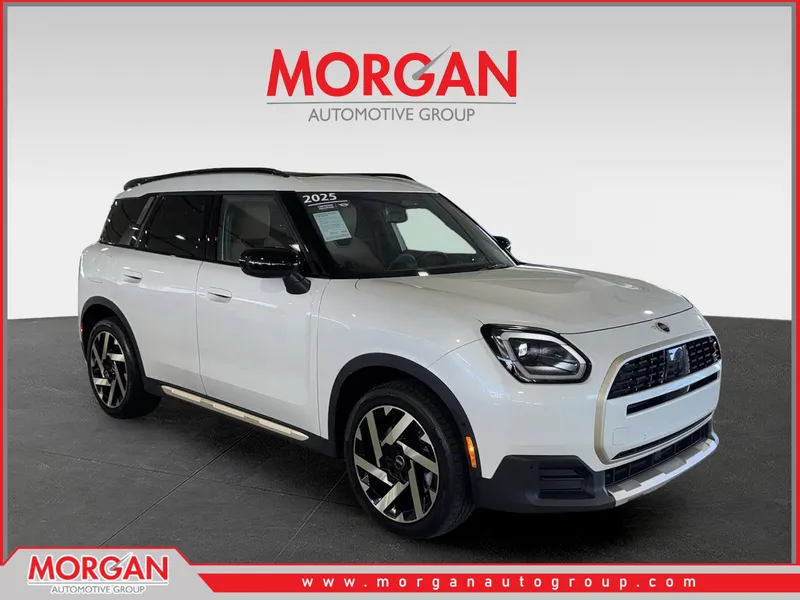 2025 MINI Cooper S Countryman Signature Plus in White — front three-quarter view