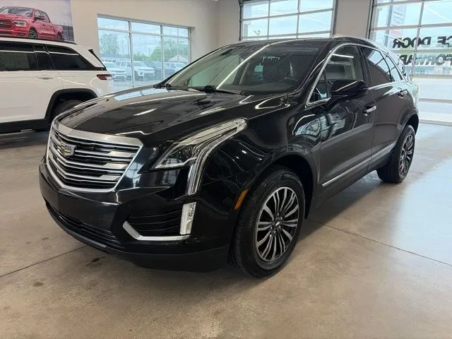 2019 Cadillac XT5 Luxury in Stellar Black Metallic — front three-quarter view