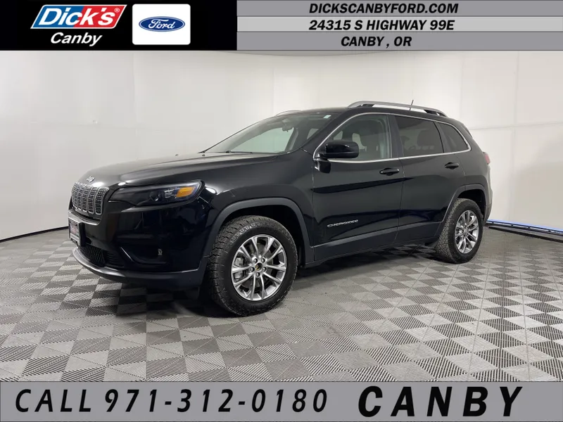 2019 Jeep Cherokee Latitude Plus in Diamond Black Crystal Pearlcoat — front three-quarter view