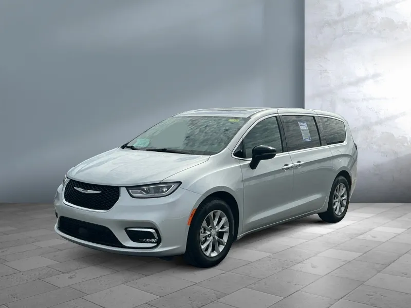 2026 Chrysler Pacifica — front three-quarter view