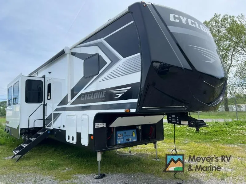 2026 Heartland Cyclone 3914 — front three-quarter view