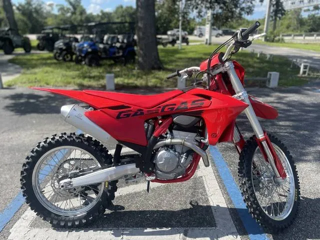 2025 GASGAS MC 350F — front three-quarter view