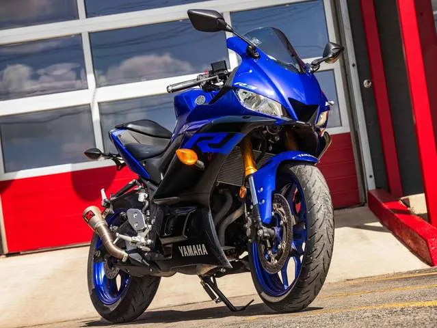 2019 Yamaha YZF-R3 — front three-quarter view