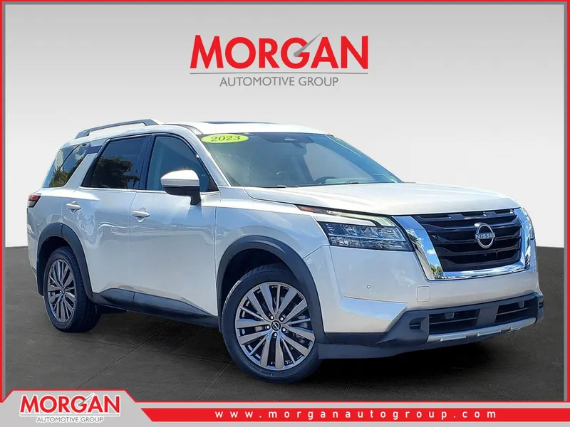 2023 Nissan Pathfinder SL in Brilliant Silver Metallic — front three-quarter view