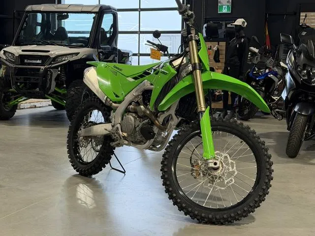 2025 Kawasaki KX250 — front three-quarter view