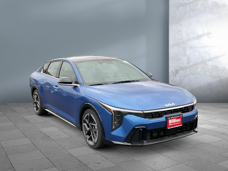 2025 Kia K4 — front three-quarter view
