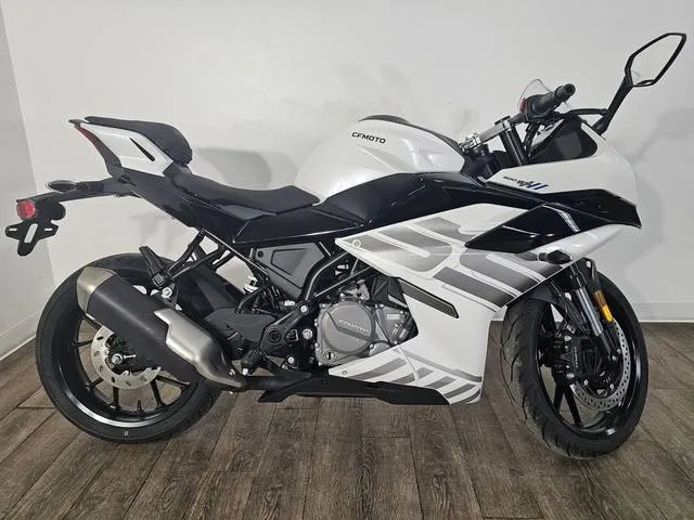 2026 CFMOTO 300SS — front three-quarter view