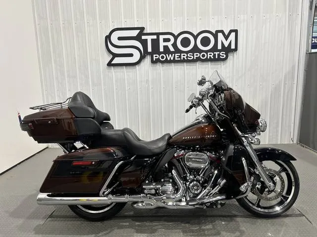 2019 Harley-Davidson® FLHTKSE - CVO™ Limited — front three-quarter view