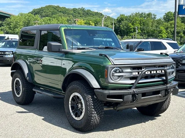 2022 Ford Bronco Base in Eruption Green Metallic — front three-quarter view