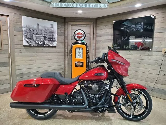 2025 Harley-Davidson® FLHX - Street Glide® — front three-quarter view