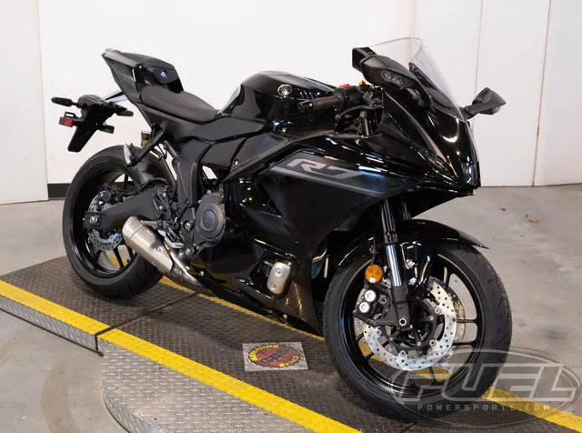 2026 Yamaha YZF-R7 — front three-quarter view