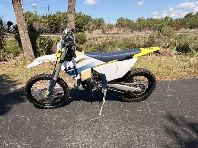 2024 Husqvarna® FE 501w — front three-quarter view