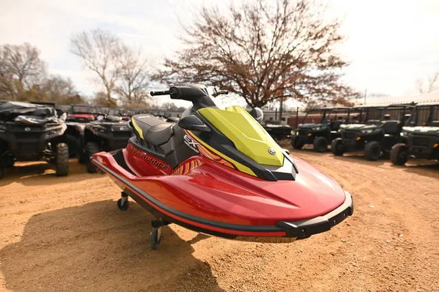 2024 Yamaha EX® Deluxe — front three-quarter view