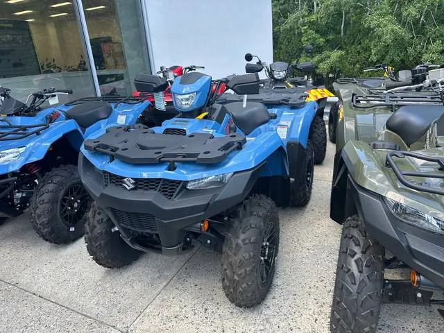 2025 Suzuki KINGQUAD — front three-quarter view