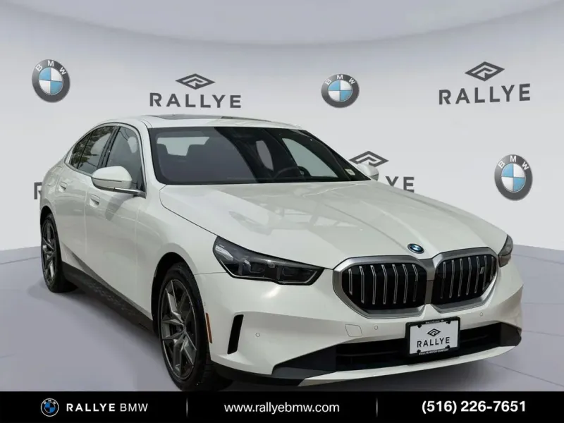 2025 BMW i5 xDrive40 in Alpine White — front three-quarter view