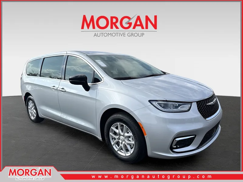 2026 Chrysler Pacifica Select in Silver — front three-quarter view