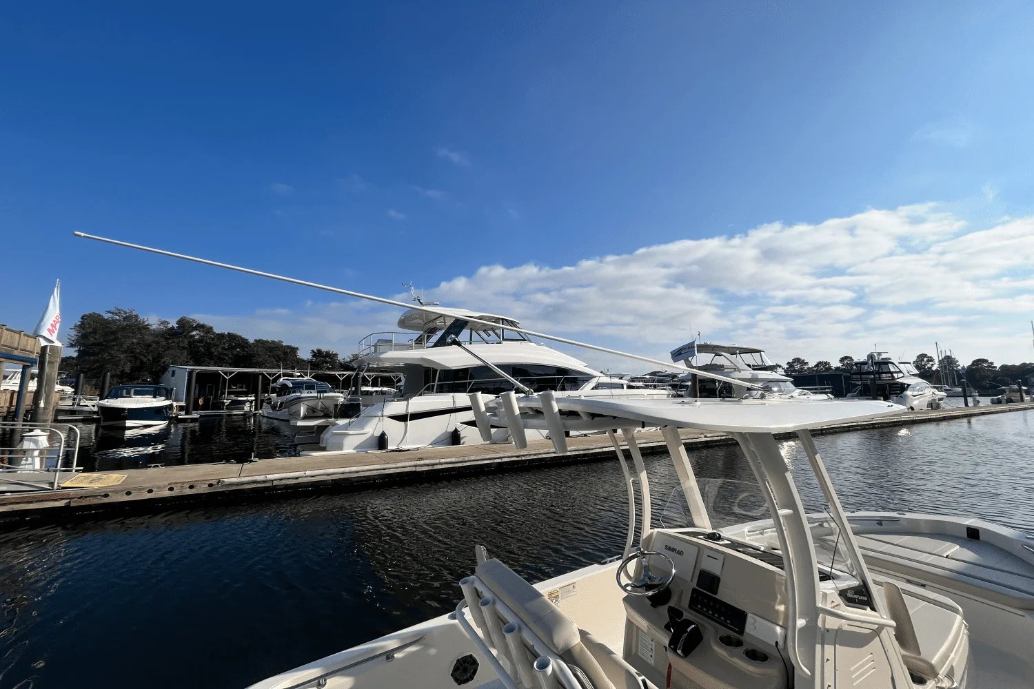 2025 Boston Whaler 220 Dauntless