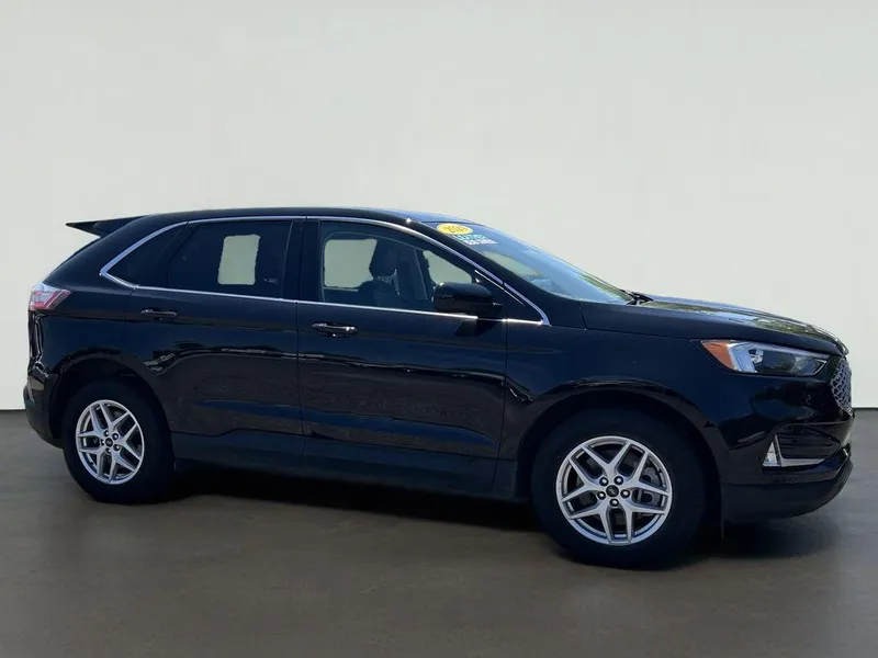 2024 Ford Edge SEL in Black — front three-quarter view