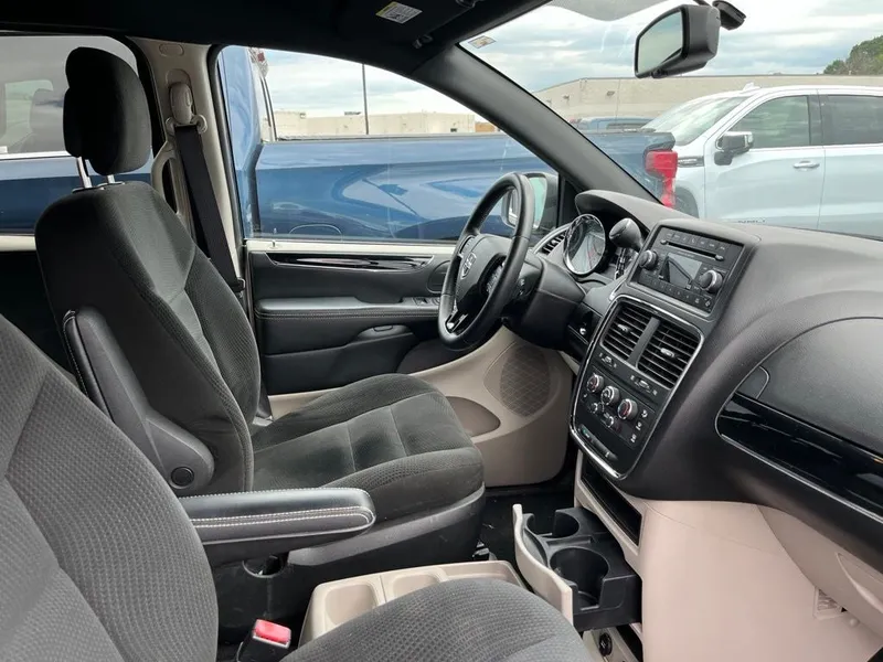 2016 Dodge Grand Caravan — side profile view