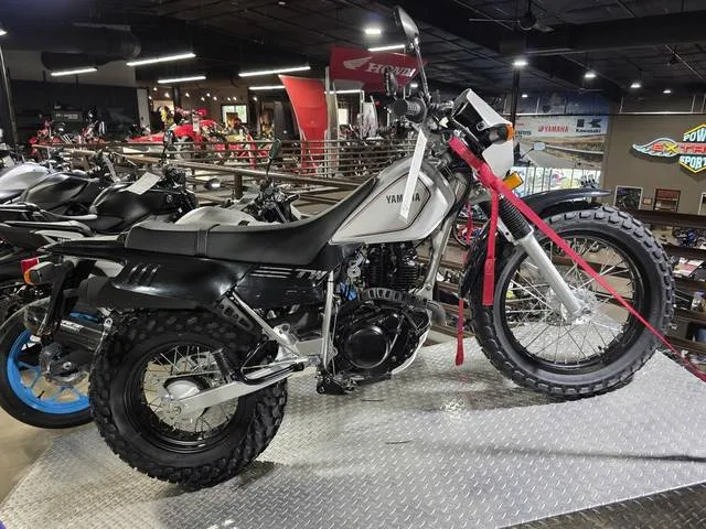 2026 Yamaha TW200 — front three-quarter view