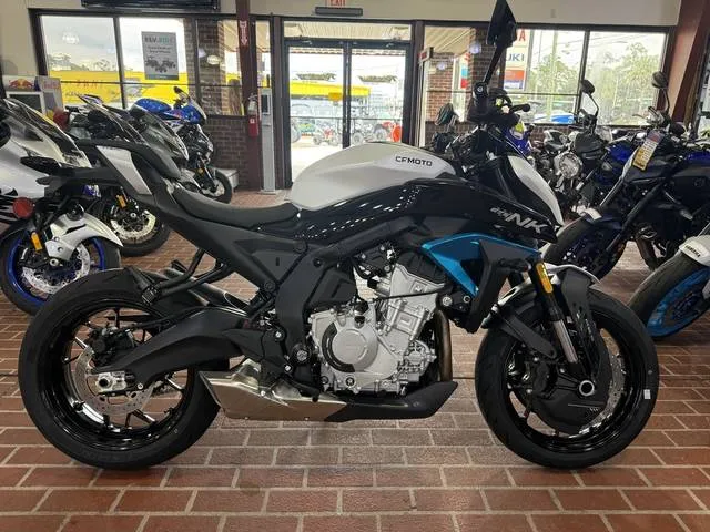 2026 CFMOTO 675NK — front three-quarter view