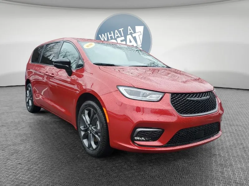 2026 Chrysler Pacifica PACIFICA SELECT AWD in Red Hot Pearl-Coat Exterior Paint — front three-quarter view