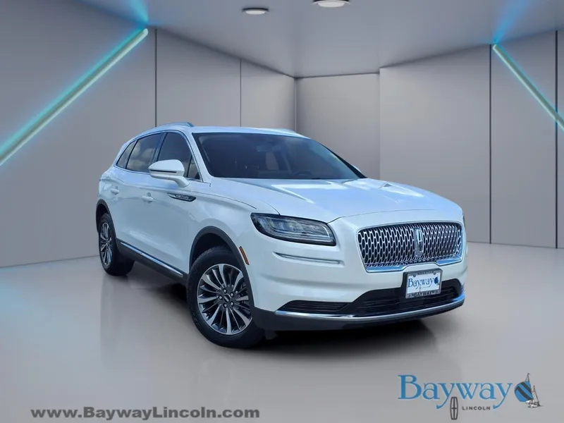 2023 Lincoln Nautilus Standard in White Metallic — front three-quarter view