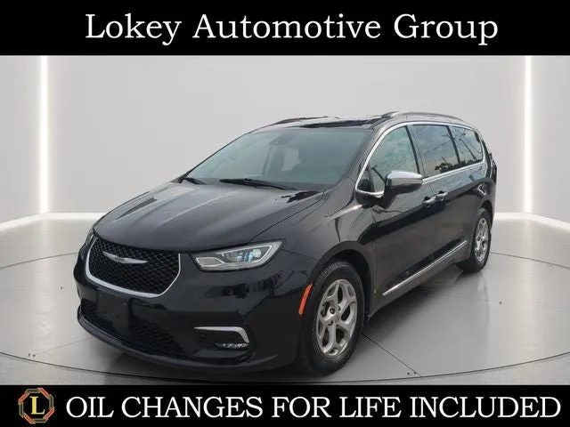 2023 Chrysler Pacifica Limited in Brilliant Black Crystal Pearlcoat — front three-quarter view